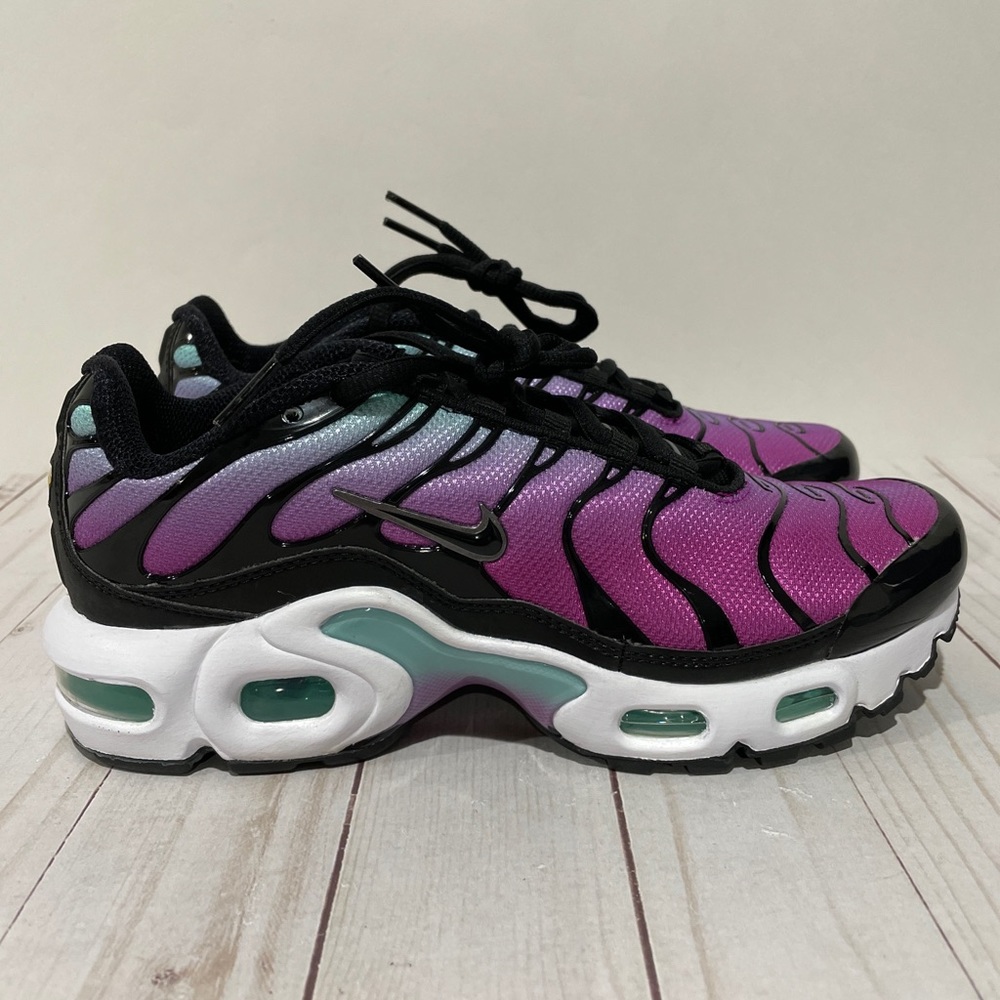 🔴SOLD🔴Nike Air Max Plus Tn GS Aurora Hyper Violet Black
